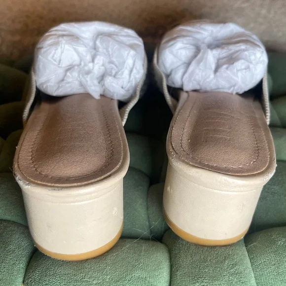 Elegant Beige Mules - Picture 3 of 5